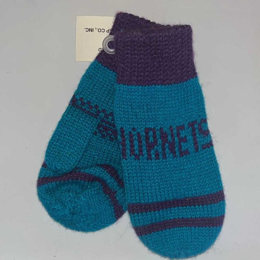 NBA Grossman Toddlers Vintage Mitten Winter Knit Gloves Team Hornets NEW!